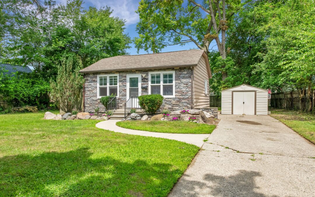 I am Thrilled to Introduce this Adorable Home at 320 W Bernhard Ave in Hazel Park, 48030!! Offered at $135,555.00